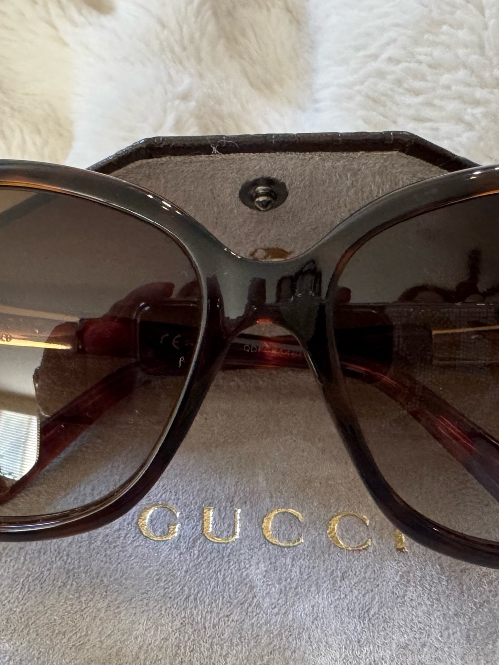 Gucci Women’s Tortoiseshell Brown Gradient Sunglasses with Bamboo Accents - Picture 10 of 11
